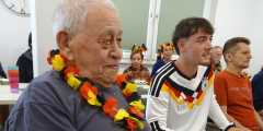 Lindenfels: BewohnerInnen und MitarbeiterInnen schauen WM-Spiel.