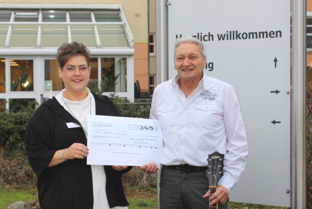Schifferstadt: Spendenscheck-Übergabe an Walter Grudszus.