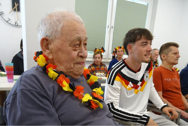 Lindenfels: BewohnerInnen und MitarbeiterInnen schauen WM-Spiel.