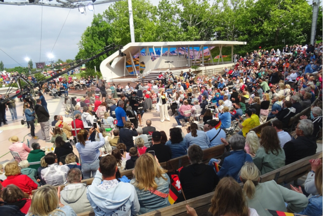 Lindenfels: Publikum im ZDF-Fernsehgarten in Mainz.