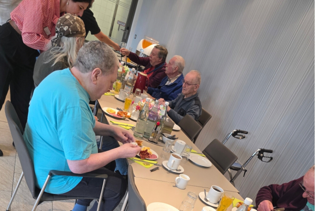 Malsch: Bewohner frühstücken gemeinsam am Vatertag.