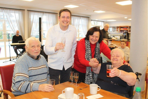 Schifferstadt: Bürgermeisterin, Beigeordneter und BewohnerInnen beim Neujahrsempfang.