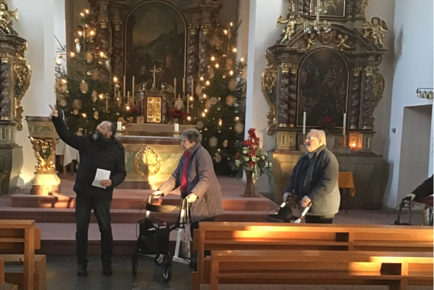 Bad Salzschlirf: BewohnerInnen in der Kirche St. Vitus.