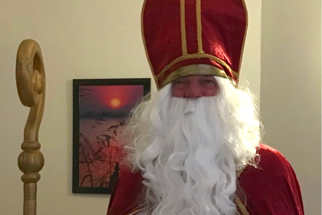 Bad Salzschlirf: Nikolaus mit Rauschebart und Mitra.