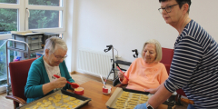 Schifferstadt: Bewohnerinnen und Mitarbeiterin backen Plätzchen.
