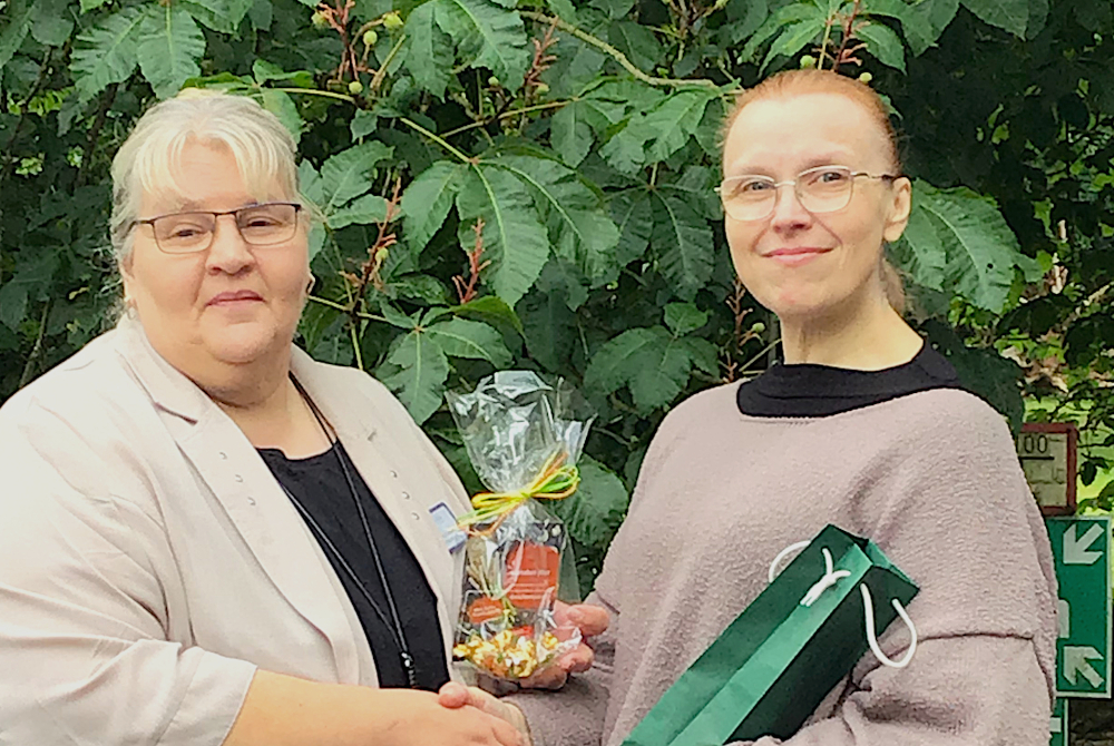 Bad Salzschlirf: Einrichtungsleiterin neben neuer Betreuungsdienstleiterin.